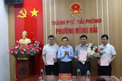 Hội nghị trao Giấy chứng nhận quyền sử dụng đất lần đầu cho Công ty Cổ phần giao nhận kho vận ngoại thương Hải Phòng để thực hiện Dự án đầu tư Hệ thống Logistics VIETRANS Hải Phòng.